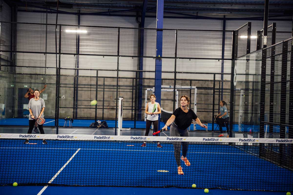 De l’initiation au perfectionnement, progressez avec nos spécialistes Padel